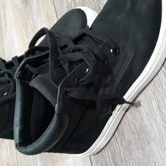 Timberland black canvas and suede rubber soled chukka boots. Size 9.5 - Picture 3 of 13